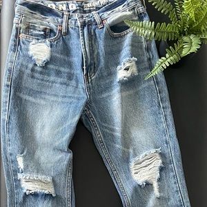 Straight fit high rise jeans.